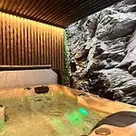 Secret Rock - Jaccuzi Prive Apartman *