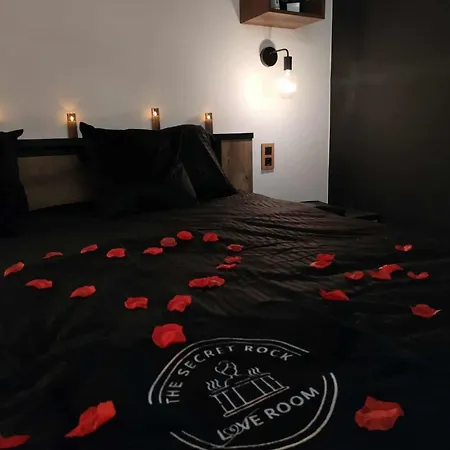 Secret Rock - Jaccuzi Prive Apartman